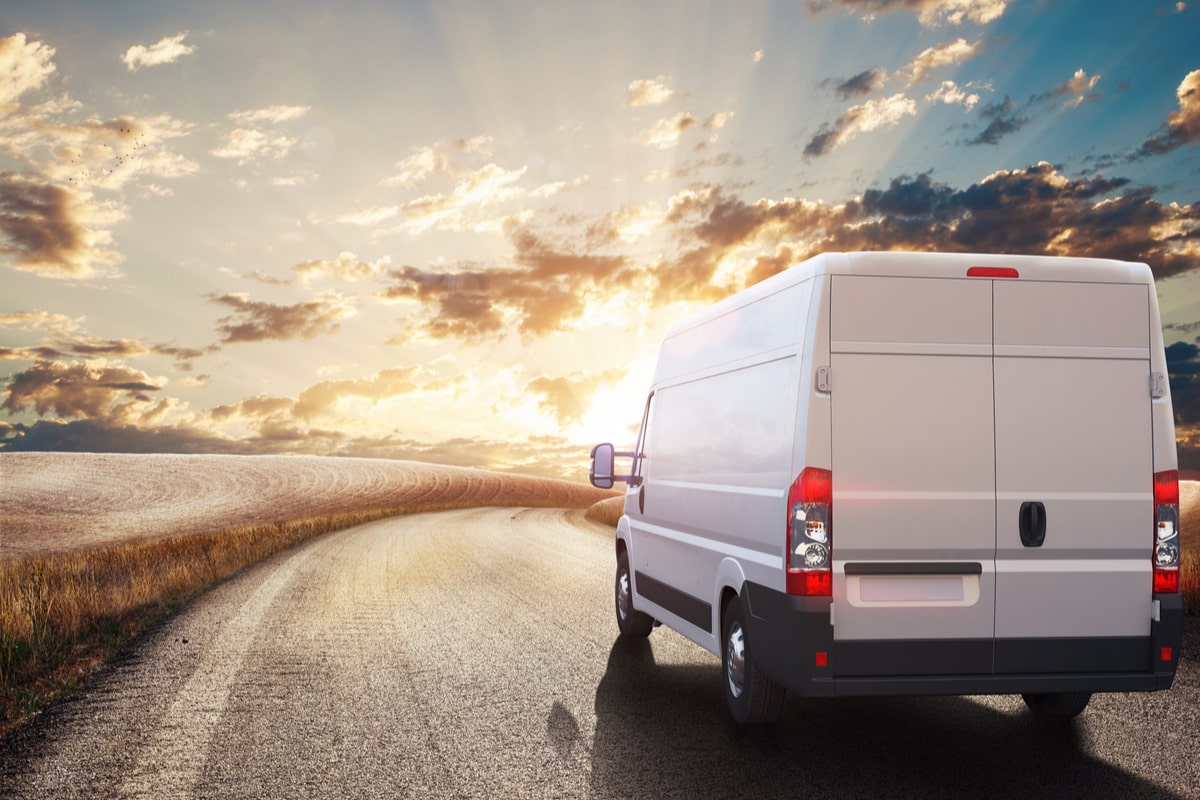 livreur de meubles camion